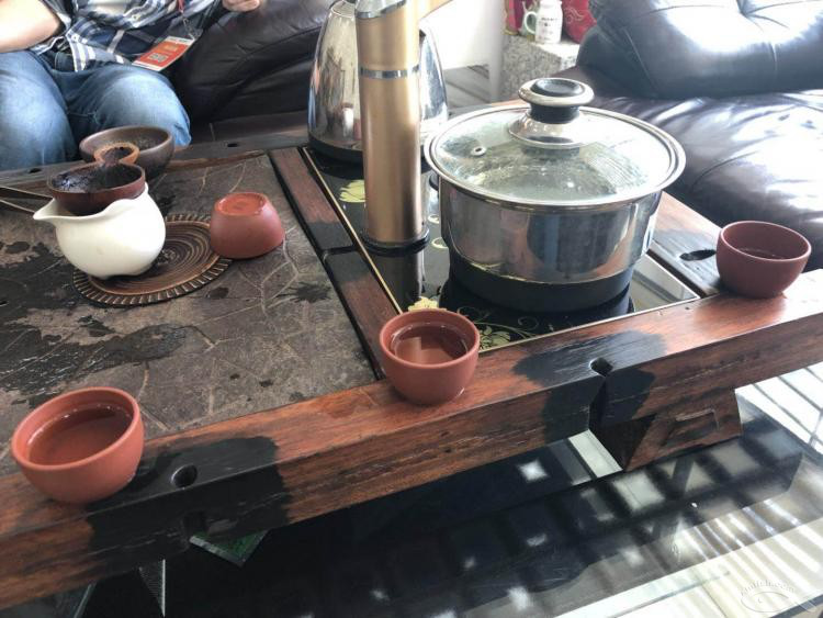 去網(wǎng)紅店選瓷磚,沒想到老板居然和我們是...... 去網(wǎng)紅店選瓷磚,沒想到老板居然和我們是......